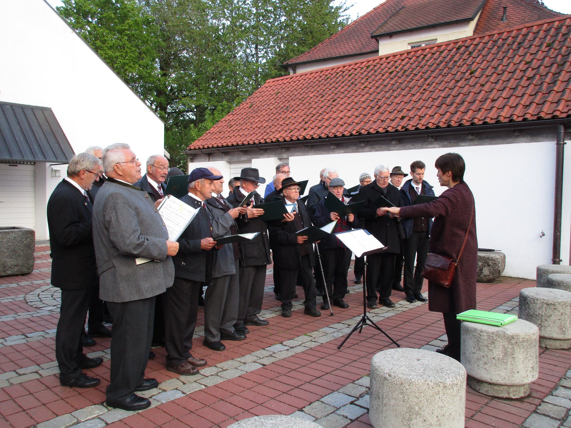 Mai-Ansingen in der St. Zeno-Kirche und an der alten Linde 2019